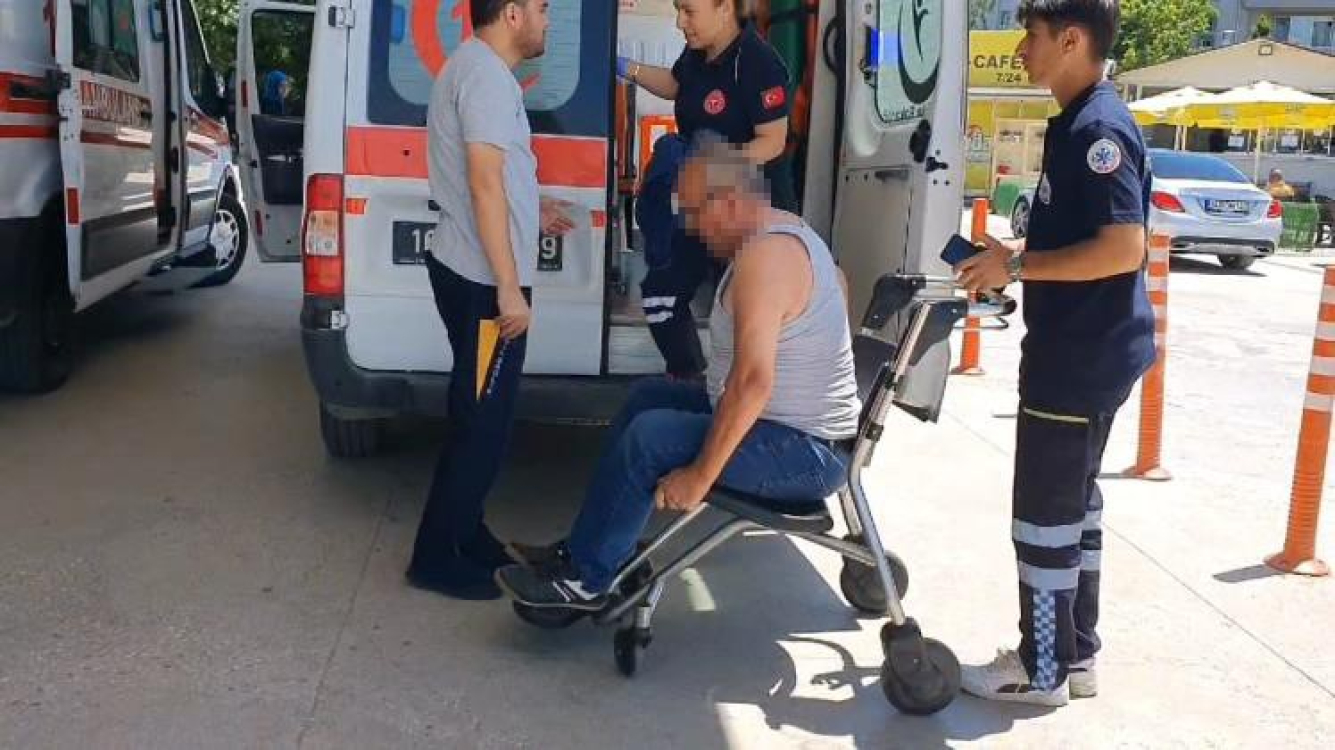 Bursa'da zincirleme kaza! Sıfır araç yüklü TIR kamyonete çarptı - Bursa Hayat Gazetesi-3