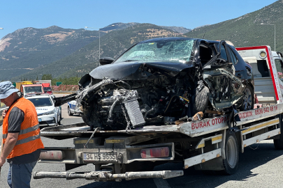Bursa'da feci kaza! Araçta sıkışan sürücü kurtarılamadı