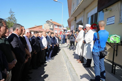 İsmail Küçükkaya'nın annesi toprağa verildi