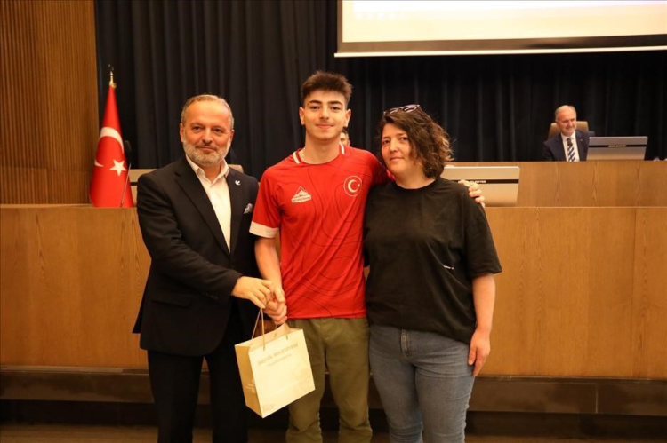 Bursa'da başarılı gençler İnegöl Belediye Meclisi'nde ağırlandı - Bursa Hayat Gazetesi-4