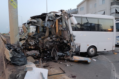 Turist midibüsü kaza yaptı: 1 ölü, 20 yaralı!