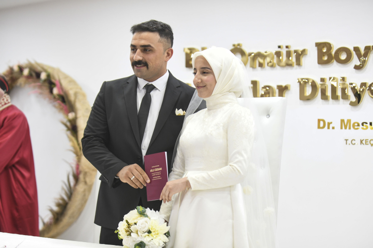 İtfaiye Eri enkazdan kurtardığı depremzede ile evlendi! Bursa Hayat Gazetesi -2