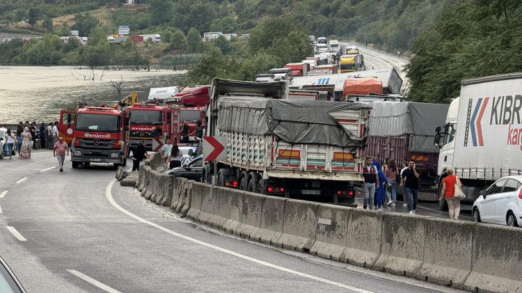 Zincirleme kazada ortalık savaş alanına döndü - Bursa Hayat Gazetesi-2