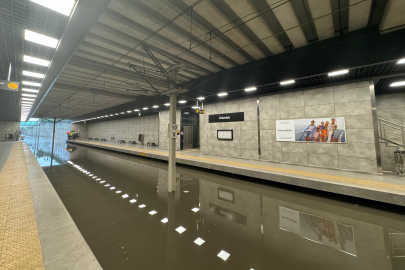 Bursa'da metro istasyonlarını su bastı! BURULAŞ'tan açıklama