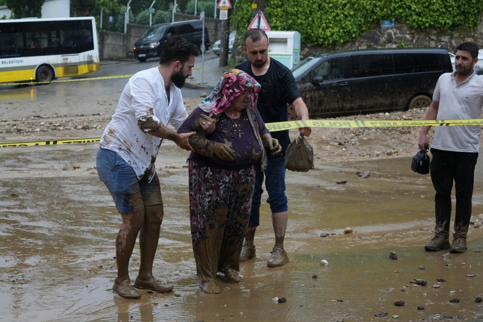 Bursa'da selin bilançosu fotoğraflara böyle yansıdı