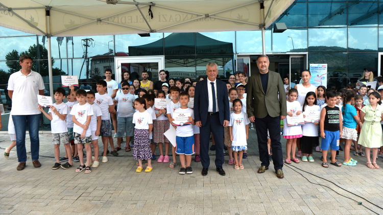 Osmangazi'de yüzme kursu öğrencilerinin sertifika heyecanı - Bursa Hayat Gazetesi-2