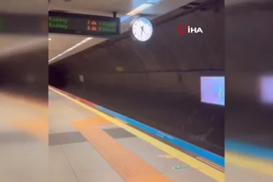 A Milli Futbol takımının bestesi metro istasyonlarında yankılanıyor