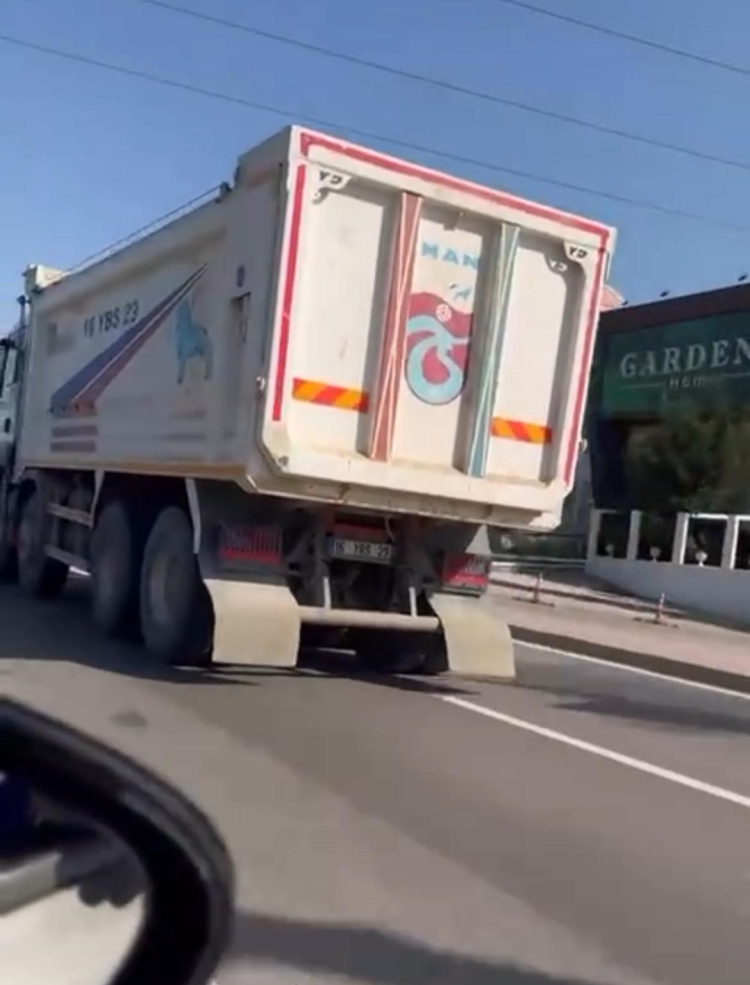 Bursa'da polis harekete geçti! Kamyonla trafikte makas attı - Bursa Hayat Gazetesi-4