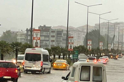 Bayburt'ta yollar göle döndü