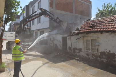 Bursa Yıldırım'da tehlike oluşturan metruk binalar yıkılıyor