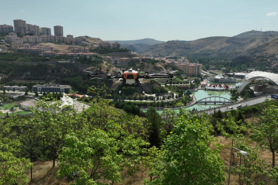 Bursa'daki atölyede üretilen dronlar ile Ankara'yı ilaçlıyor