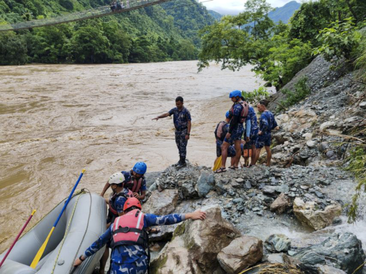 Nepal'de facia: İki otobüs nehre sürüklendi Bursa Hayat Gazetesi -2