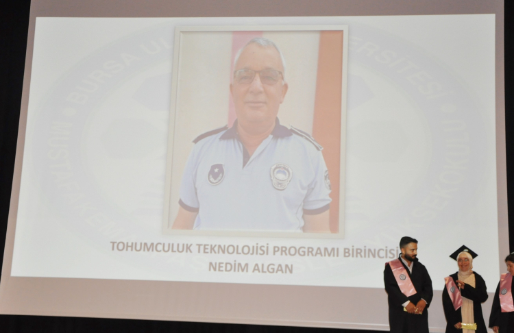 Bursa'da 60 yaşındaki zabıta üniversitede birinci oldu-Bursa Hayat Gazetesi-2