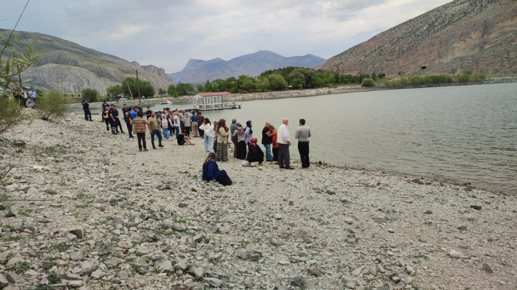 Erzurum'da göle giren çocuk kayboldu!-Bursa Hayat Gazetesi-2