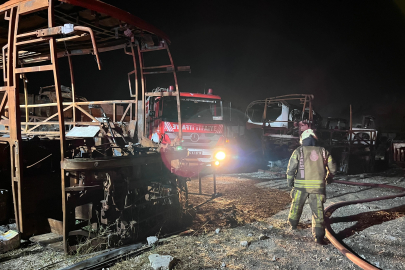 Hurda otobüsler yangında küle döndü!