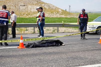 Feci kazada 2 ölü! Karşı şeride geçip takla attı