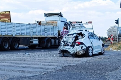 TIR ile otomobilin çarpıştığı kazada 5 yaralı