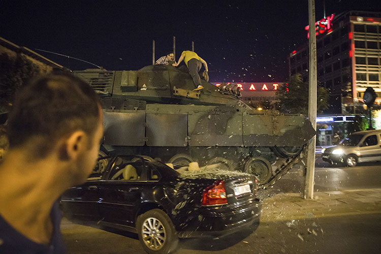 15 Temmuz hain darbe girişiminin üzerinden 8 yıl geçti - Bursa Hayat Gazetesi-3