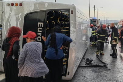 Mersin'de işçileri taşıyan servis yan yattı