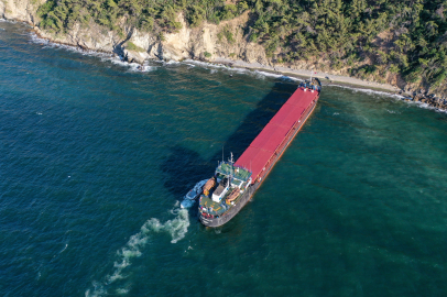 Mudanya açıklarında kargo gemisi karaya oturdu