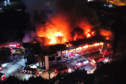 Sakarya'daki fabrika yangını havadan böyle görüntülendi