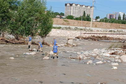 Kırgızistan'da sel felaketi! 1 çocuk ödü, 4 kayıp