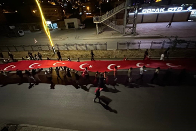 15 Temmuz yürüyüşü yapan gruba havai fişek atıldı