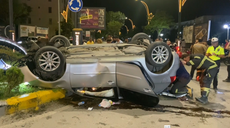 Takla atan otomobildekilerin yardımına çevredekiler koştu - Bursa Hayat Gazetesi-2