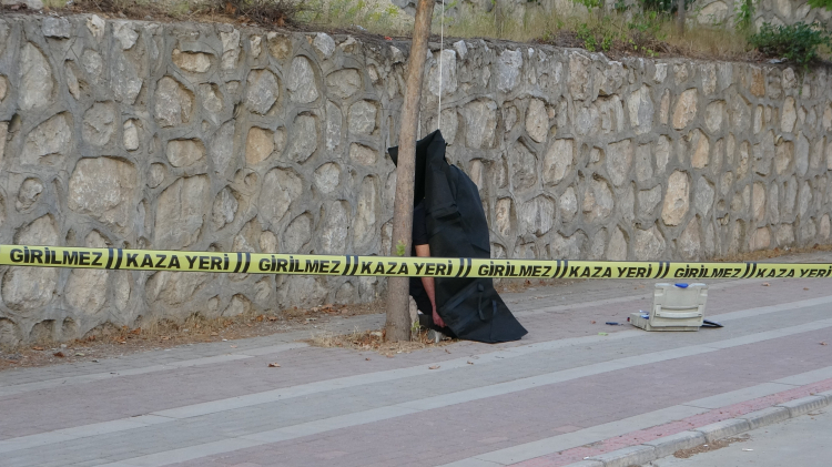 Yol kenarındaki ağaca iple asılı halde ölü bulundu - Bursa Hayat Gazetesi-2