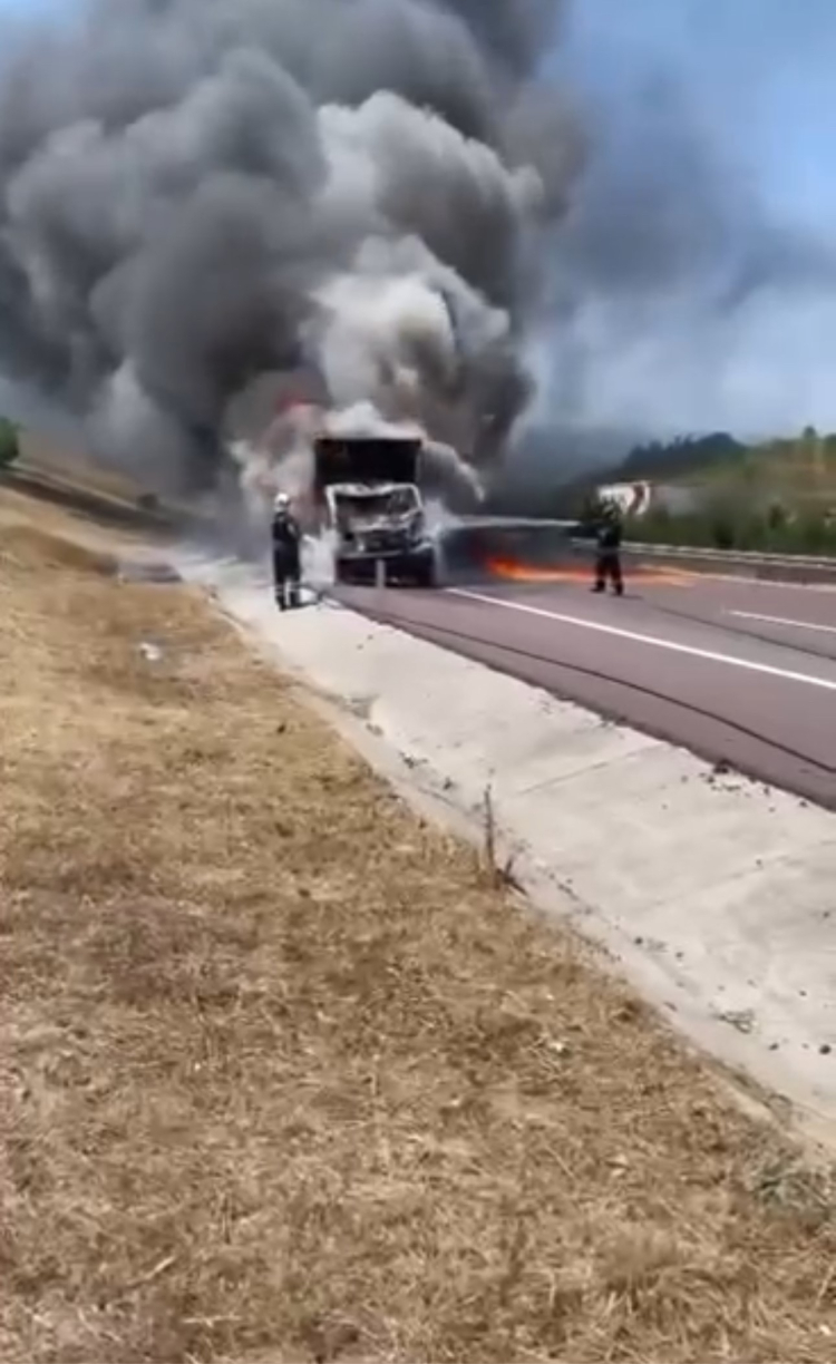 Bursa'da TIR'a çarptı alev topuna döndü - Bursa Hayat Gazetesi-3