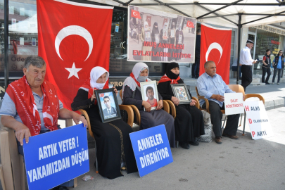 Muş'ta ailelerin evlat nöbeti sürüyor