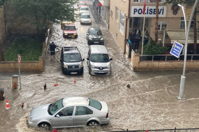 Bayburt'ta sağanak yağış sel ve baskınlarını beraberinde getirdi