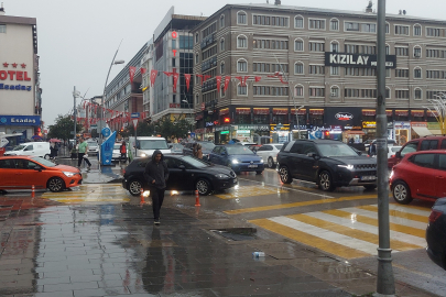 Erzurum'da sağanak yağışın ardından sel meydana geldi