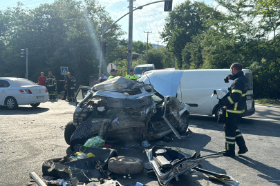 Kocaeli'de TIR'ın çarptığı otomobildeki çocuk hastanede öldü