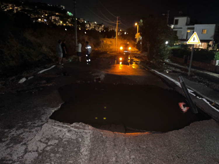 İçme suyu isale hattı patladı, yol çöktü! Bursa hayat Gazetesi -2