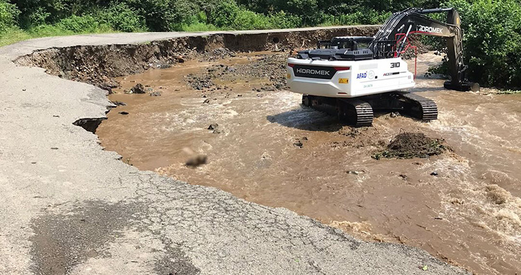 Giresun'da birçok bölgede sel ve heyelan! Hasar tespit çalışmaları başladı - Bursa Hayat Gazetesi-2