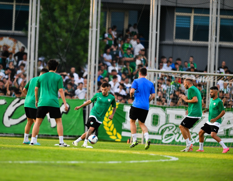 Bursaspor 2 bin taraftar eşliğinde sezonu açtı - Bursa Hayat Gazetesi-2