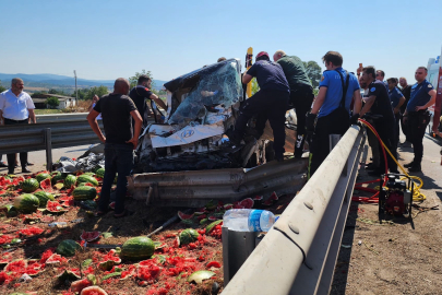 Bursa'da feci kaza! Araçta sıkışan sürücü kurtarıldı