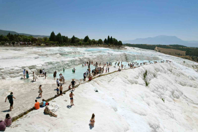 Pamukkale'deki su debisinin düşmesi turizmcileri endişelendirdi