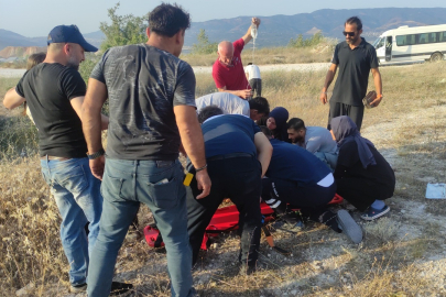 Bursa'da feci kazada motosikletteki gençler ağır yaralandı