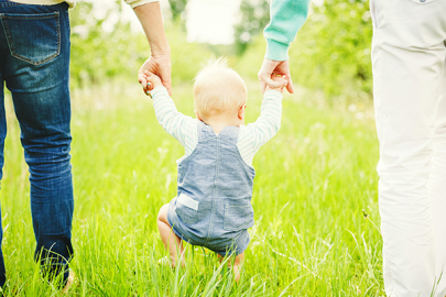 Bebeklerin yürümesi ne zaman başlar? Gecikme nedenleri ve erken yürümenin anlamı