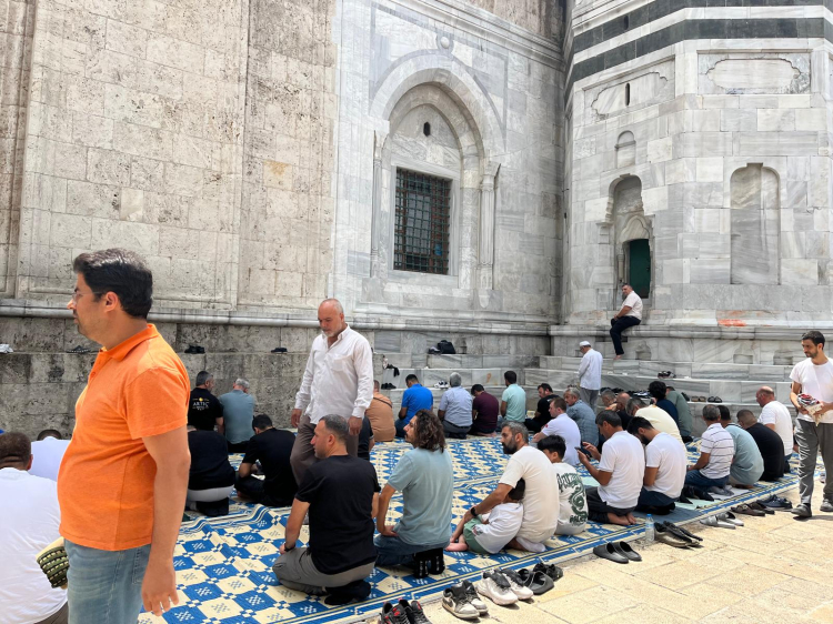 Bursa Ulu cami doldu taştı! Bursa Hayat Gazetesi -2