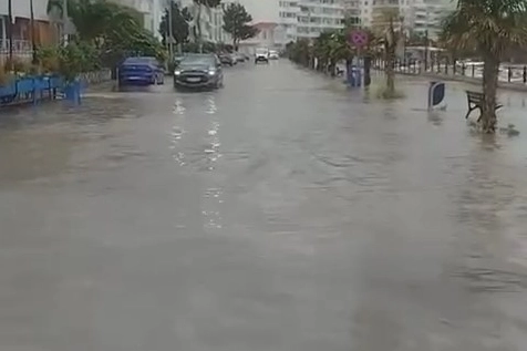 Bursa'da yağış hayatı felç etti