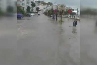 Bursa'da yağış hayatı felç etti