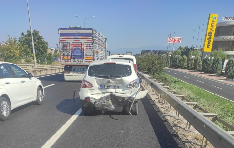 Bursa'da feci kaza: Otomobil ile cip çarpıştı, 4 yaralı!-Bursa Hayat Gazetesi-4