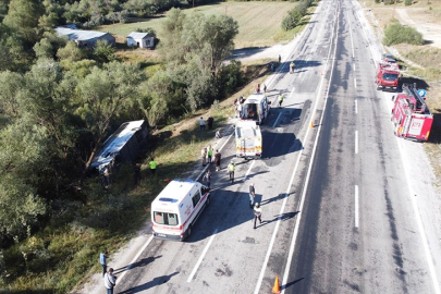 Yolcu otobüsü devrildi: Çok sayıda yaralı var!