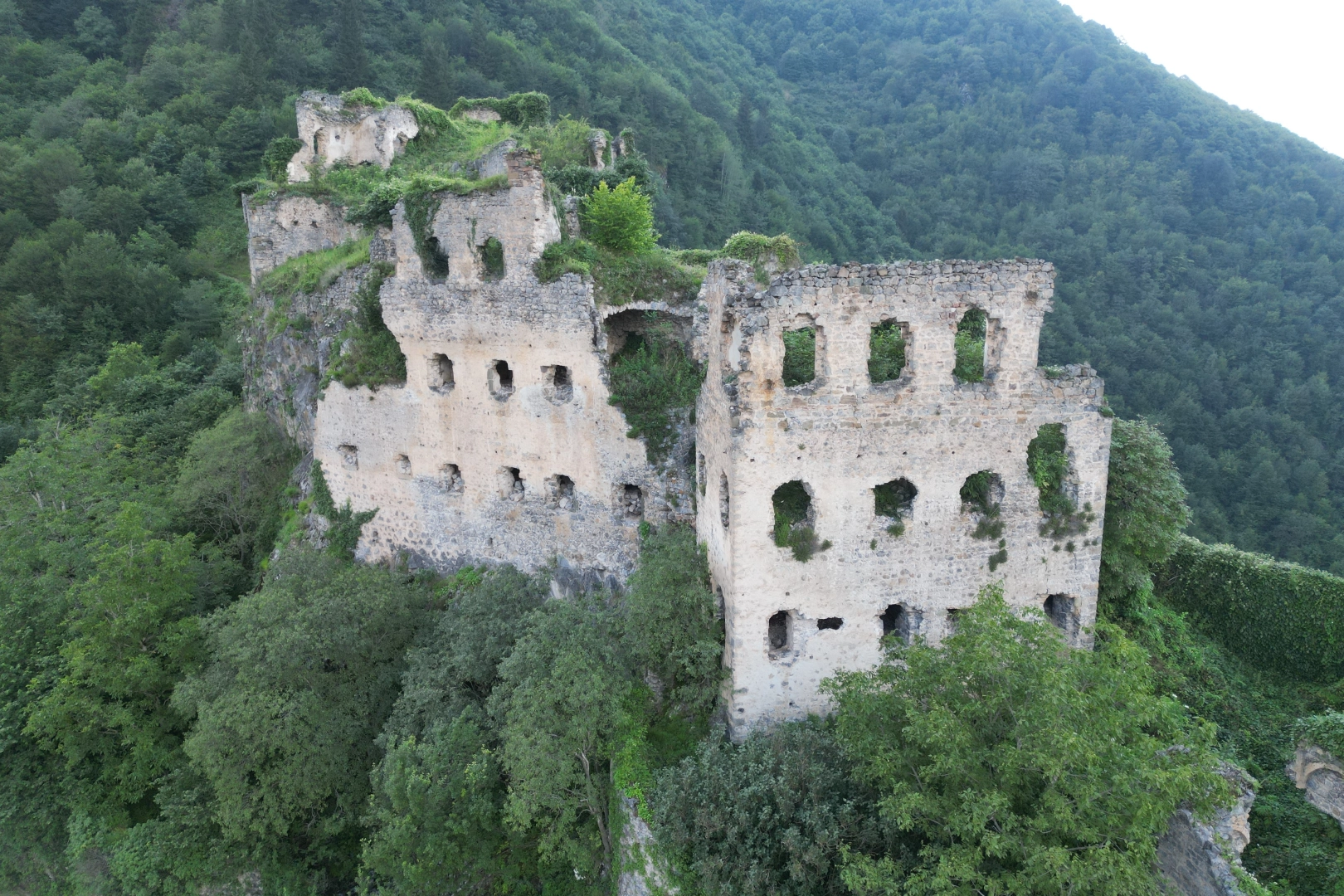 Bu manastır asırlara meydan okuyor