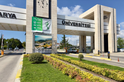 Sakarya Üniversitesi, kampüs girişine modern LED ekran yerleştirdi