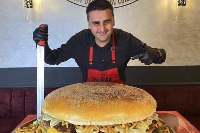 CZN Burak'ın restoranında servis ücreti şoku!