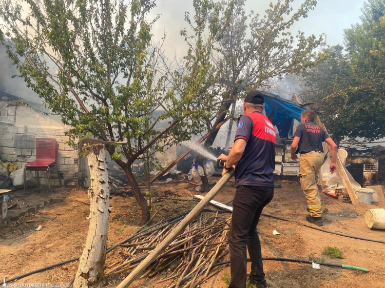 İzmir'de büyük yangın: Karşıyaka Belediyesi'nden can dostlarına çağrı Bursa Hayat Gazetesi -2